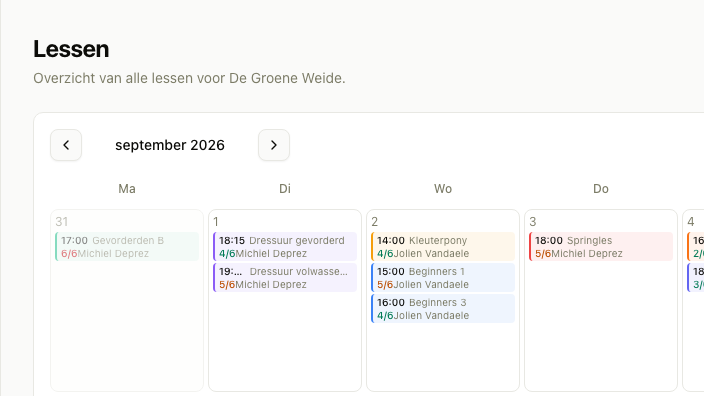 Uitsnede van de lessenagenda in het beheer van Ponyportaal, met per dag de lessen, hun uur, hun bezetting en hun lesgever.